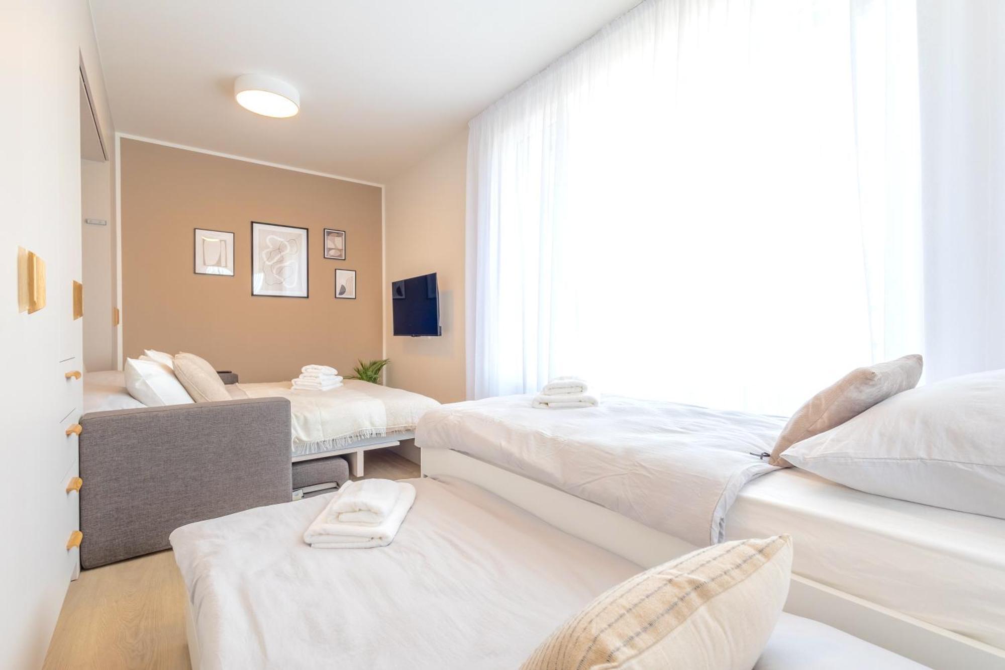 Bright 2Br - 4Th Floor, Balcony, Free Parking By Gravity Prague Lägenhet Exteriör bild