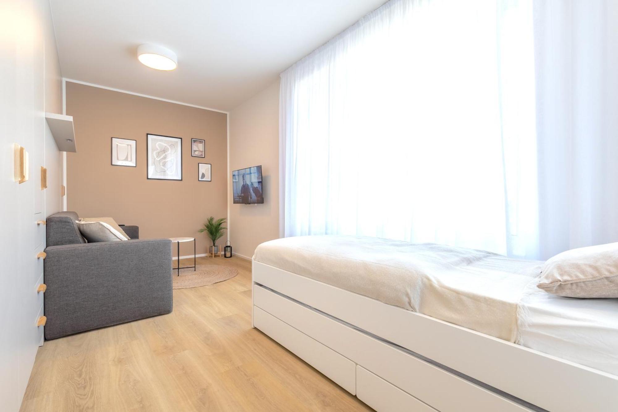 Bright 2Br - 4Th Floor, Balcony, Free Parking By Gravity Prague Lägenhet Exteriör bild
