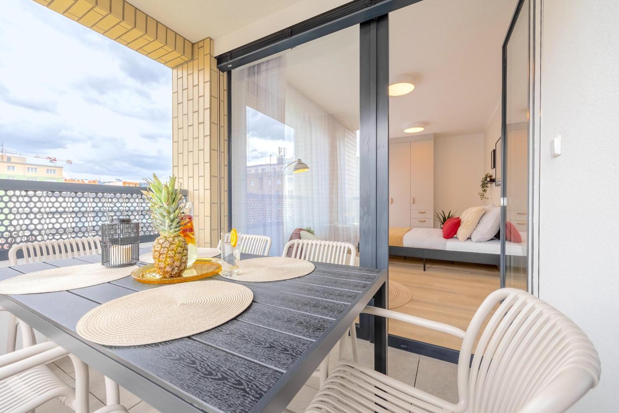 Bright 2Br - 4Th Floor, Balcony, Free Parking By Gravity Prague Lägenhet Exteriör bild