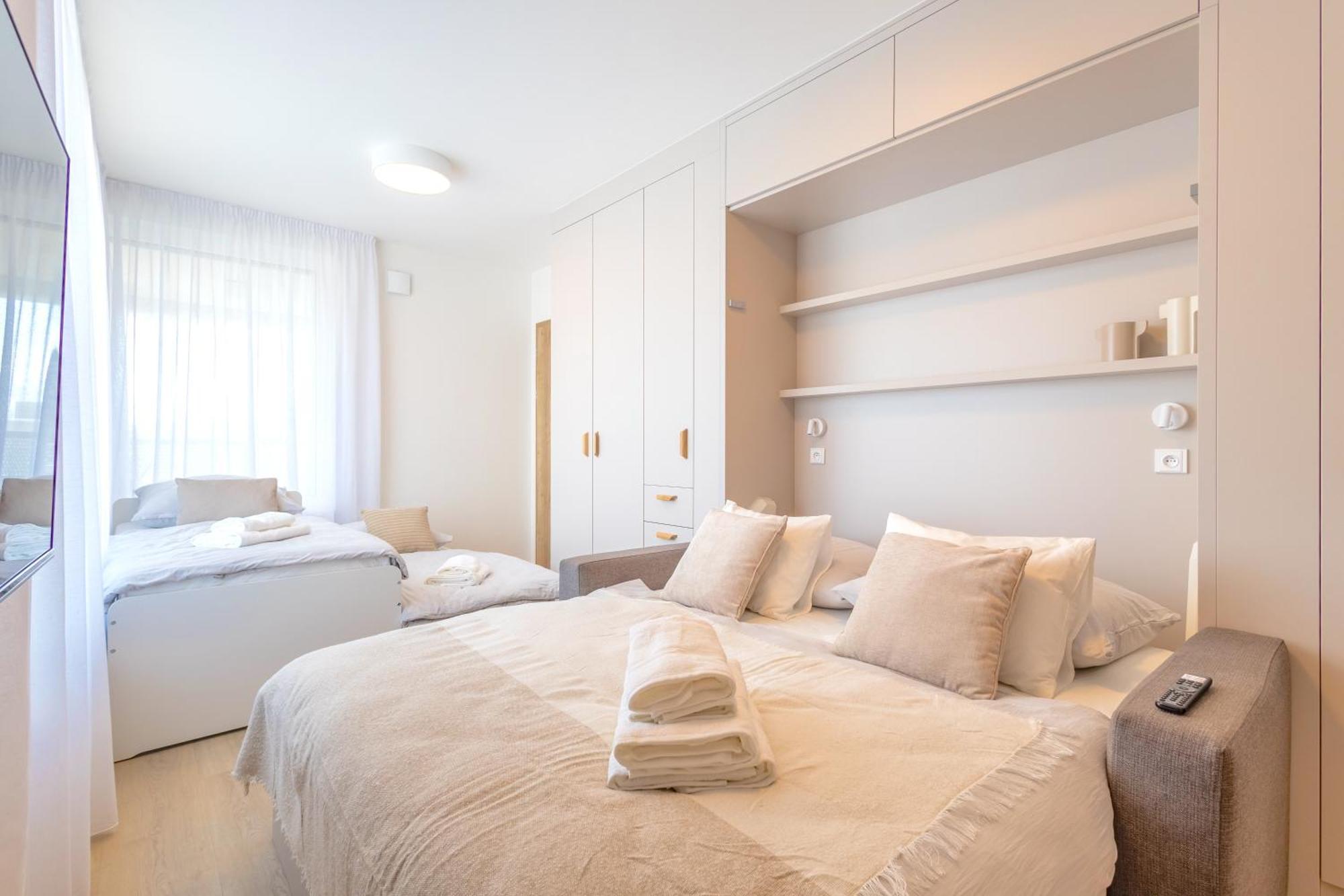 Bright 2Br - 4Th Floor, Balcony, Free Parking By Gravity Prague Lägenhet Exteriör bild