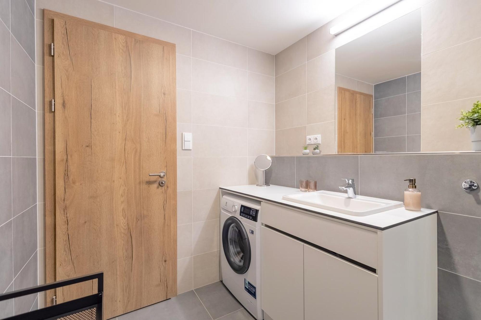 Bright 2Br - 4Th Floor, Balcony, Free Parking By Gravity Prague Lägenhet Exteriör bild