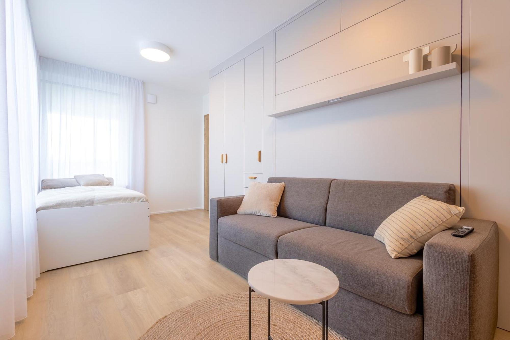 Bright 2Br - 4Th Floor, Balcony, Free Parking By Gravity Prague Lägenhet Exteriör bild