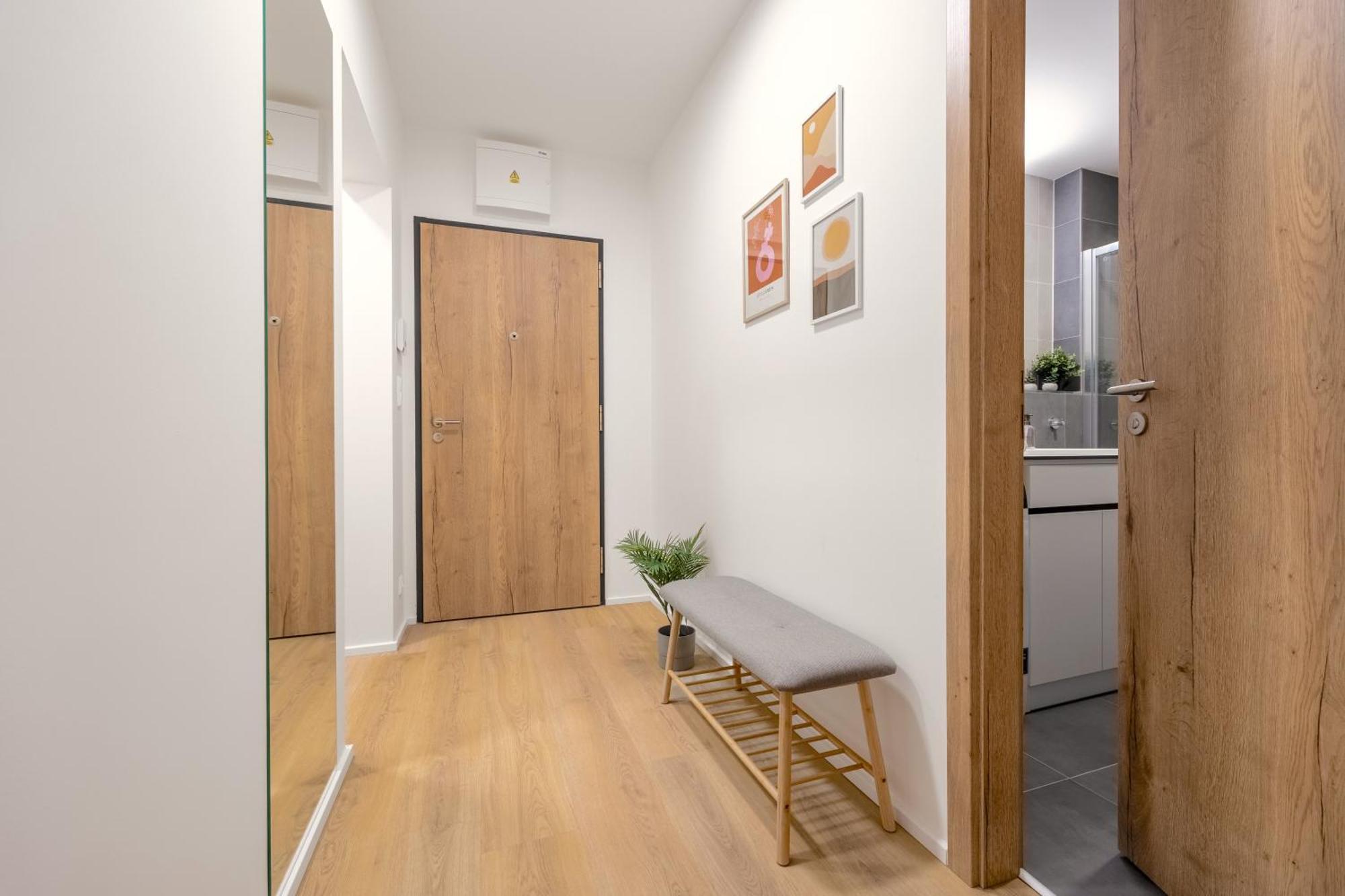 Bright 2Br - 4Th Floor, Balcony, Free Parking By Gravity Prague Lägenhet Exteriör bild