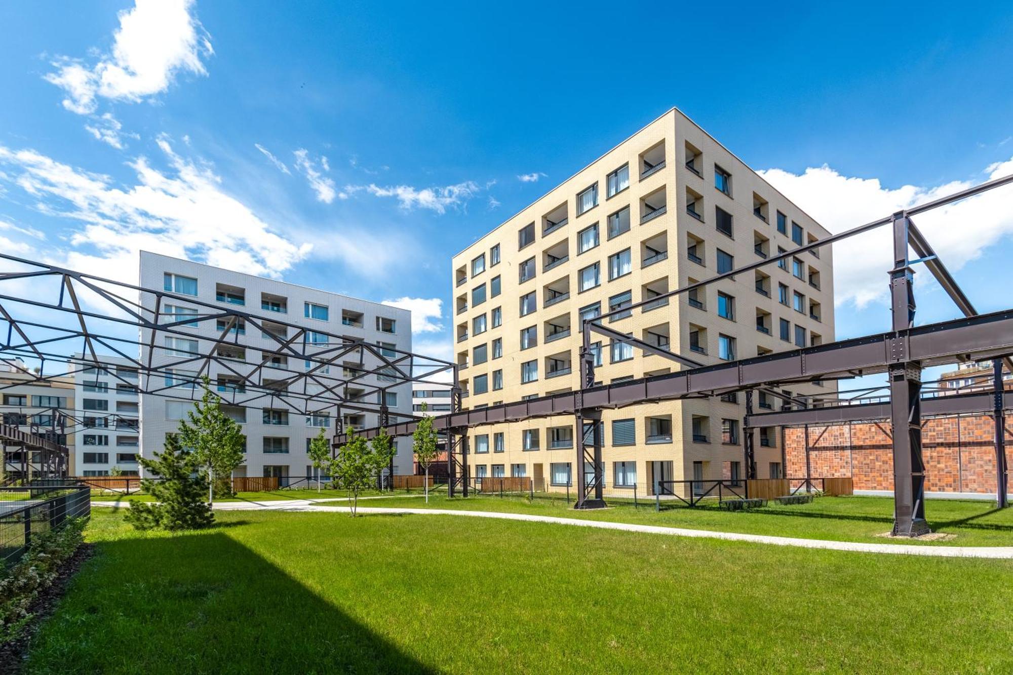 Bright 2Br - 4Th Floor, Balcony, Free Parking By Gravity Prague Lägenhet Exteriör bild