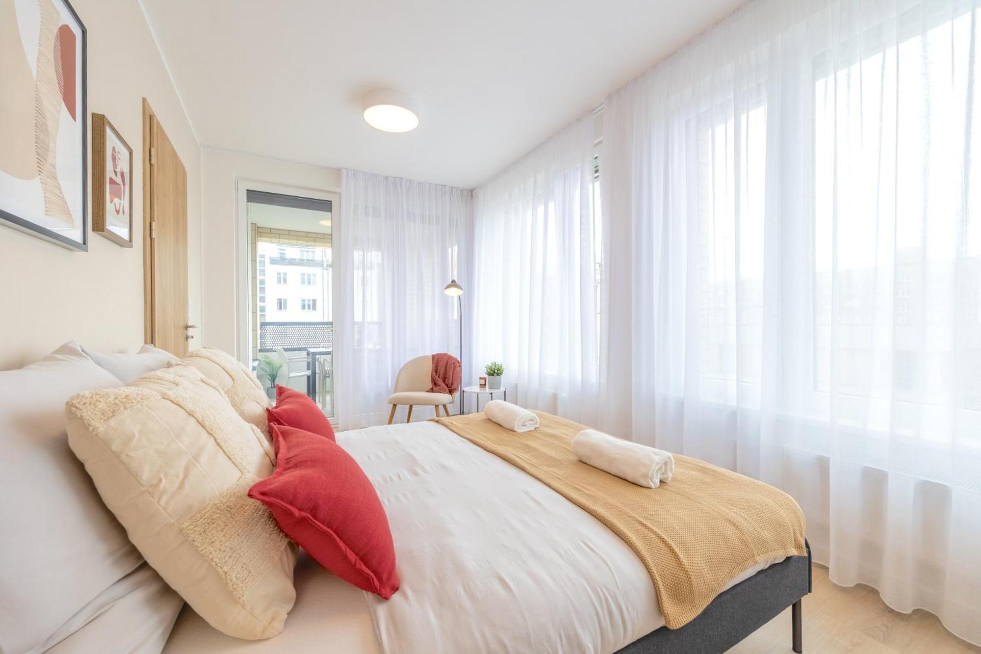 Bright 2Br - 4Th Floor, Balcony, Free Parking By Gravity Prague Lägenhet Exteriör bild